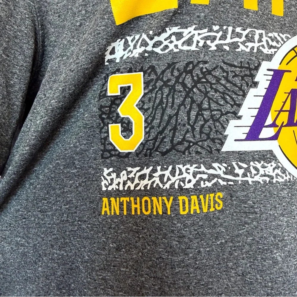LA Los Angeles Lakers Anthony Davis T-Shirt Mens Size Medium Shirt NBA Fan Gear